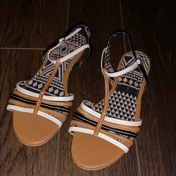 Jessica Simpson scrappy sandals - Picture 1 of 1